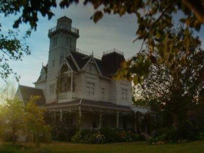 Vuelve la casa que nos enamoró en Prácticamente Magia 2 (estreno en cines 11 septiembre)