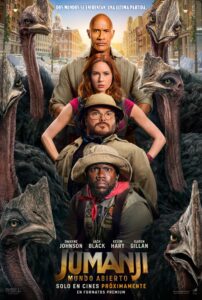 Cartel de Jumanji: Mundo abierto: Dwayne Johnson, Karen Gillan, Jack Black y Kevin Hart rodeados de casuarios