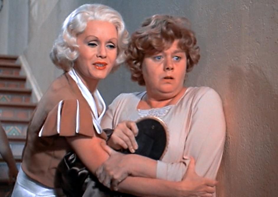 Debbie Reynolds y Shelley Winters en una escena de ¿Qué le pasa a Helen?