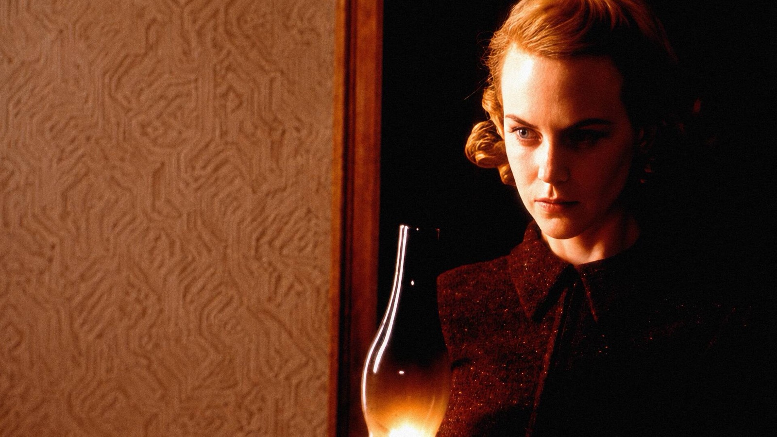 Nicole Kidman con un quinqué en Los otros