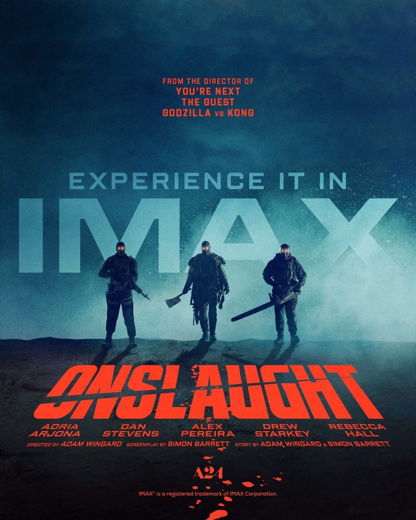 Tres soldados armados aparecen en el póster promocional de la película Onslaught.